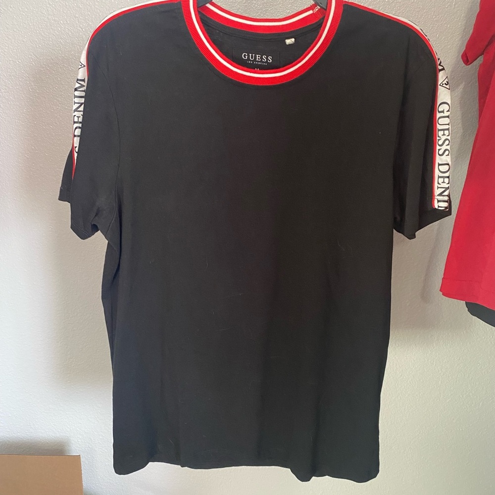 Men’s medium designer guess tshirt
